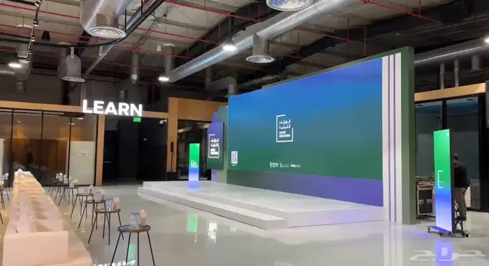 a and j لتنظيم المعارض والمؤتمرات شاشات عملاقه واناره وصوت 10