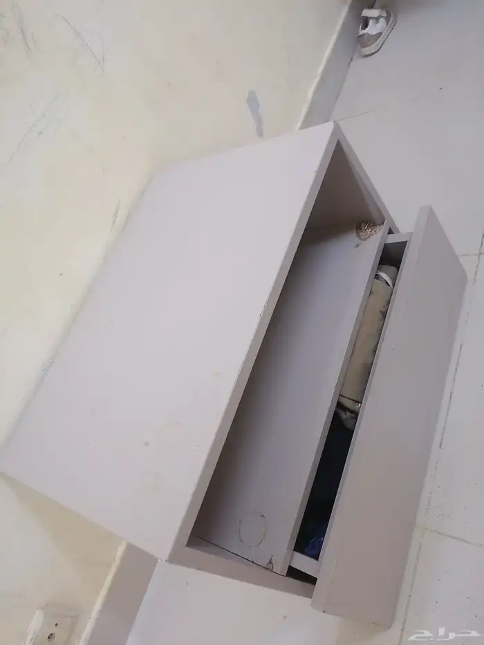 كومادينه طاوله ودرج السعر 50   العدد 1 الرقم 0