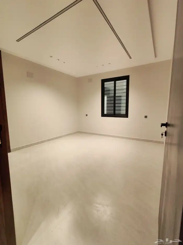 للبيع بأبها حي الزهور شقه تمليك علوي 6 غرف تشطيب مودرن 7