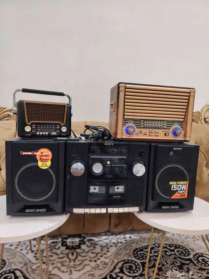 مسجل سوني شغال على الشرط الراديو والشريط والاثنين راديو 2