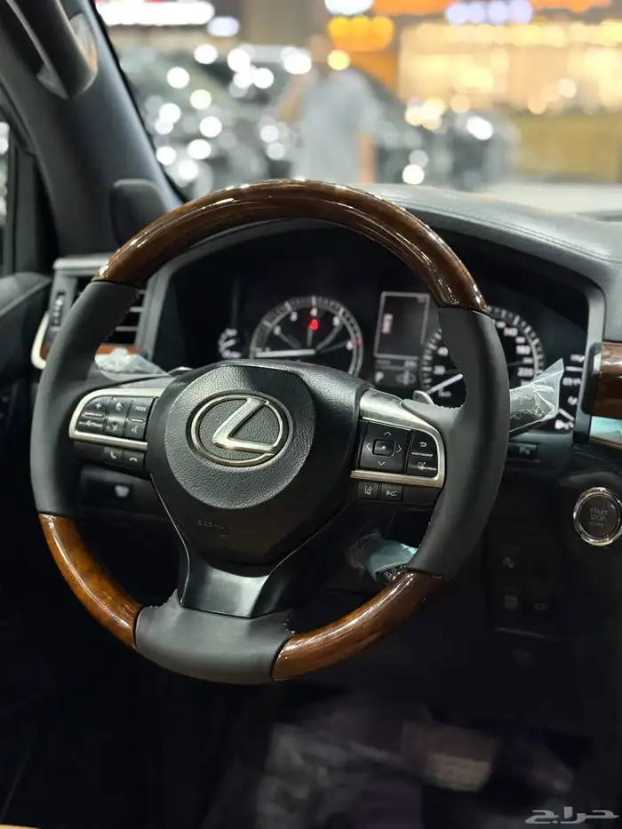 لكزس - 2016 - LX570 - معدل -2021 - بلاك اديشن 18