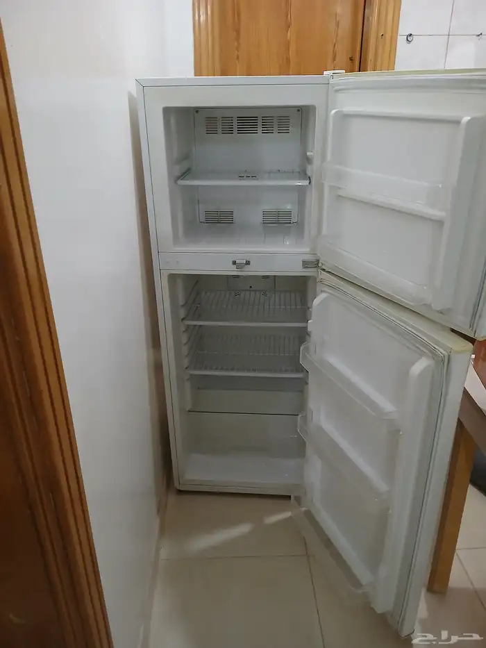ثلاجه مافيها أى عيوب نهائيا لكن ببيعها لانى هشترى تلاجه أكبر 4