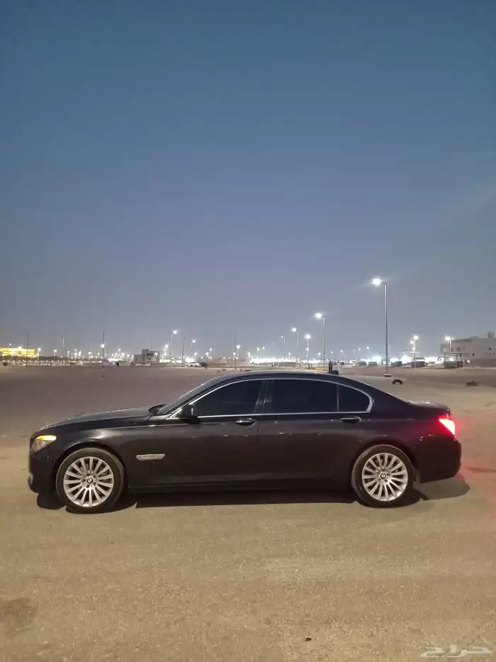 للبيع BMW 2010 الفئه 740 8
