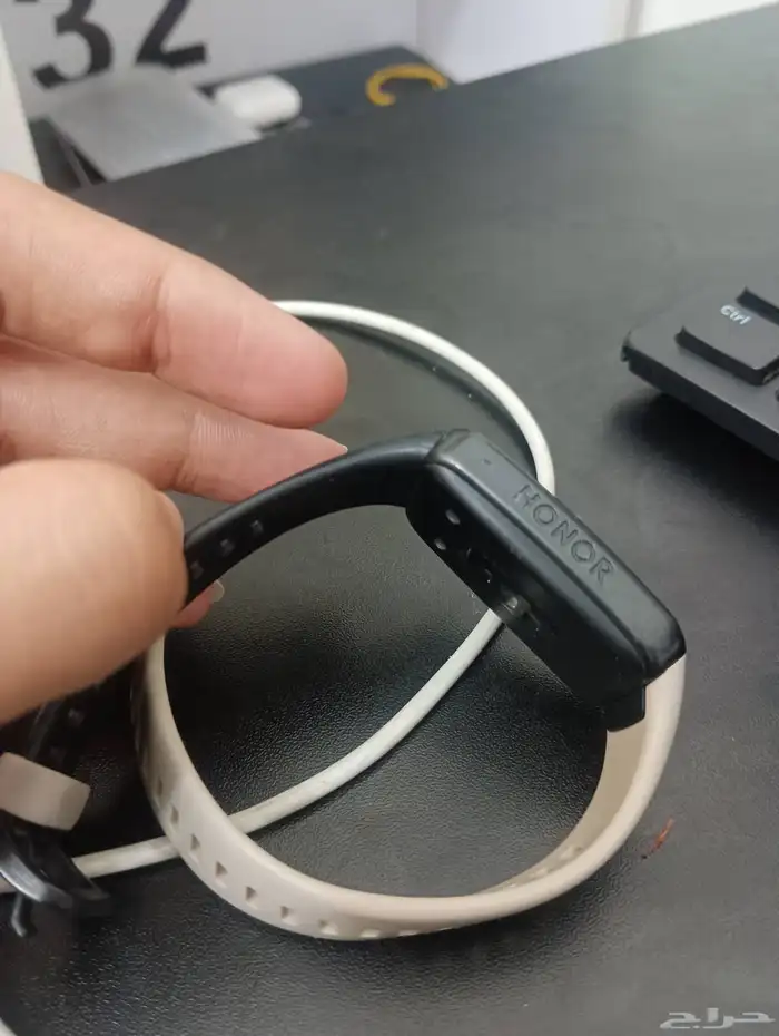 ساعه هونر باند 6 واغراض اخرى 1