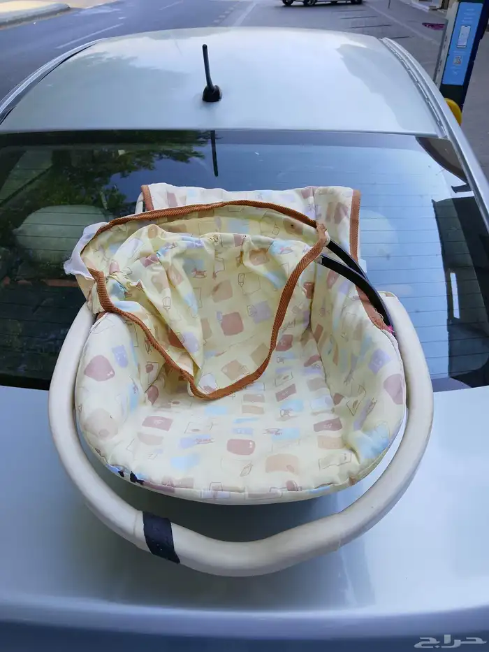 كرسي مكتب و2 كرسي اطفال للبيع 3