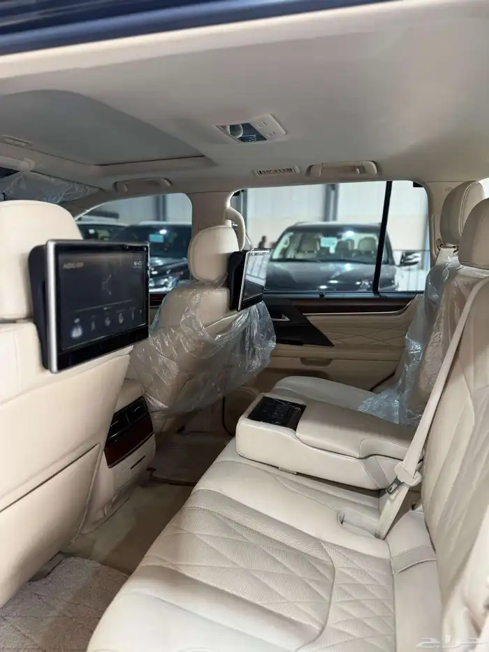 لكزس - 2020 - LX570 - فل كامل - بلاك اديشن 11