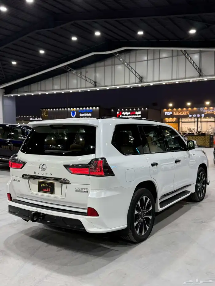 لكزس - 2016 - LX570 - معدل -2021 - بلاك اديشن 6