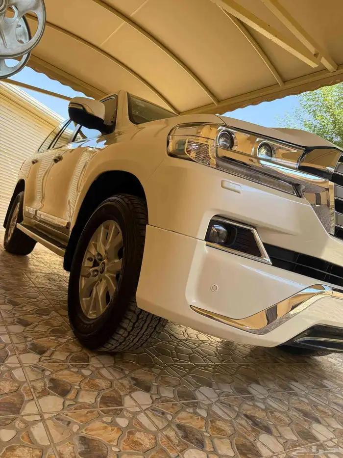 جيب لاندكروزر GXR موديل 2018 سعودى شبه الجديد - ممشى قليل 3