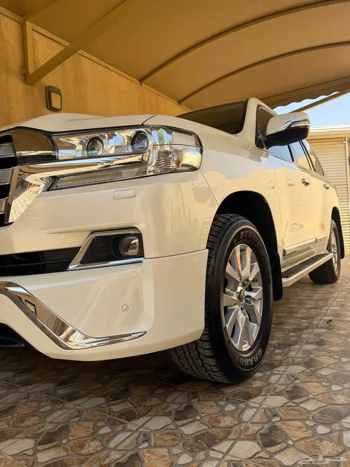 جيب لاندكروزر GXR موديل 2018 سعودى شبه الجديد - ممشى قليل 1