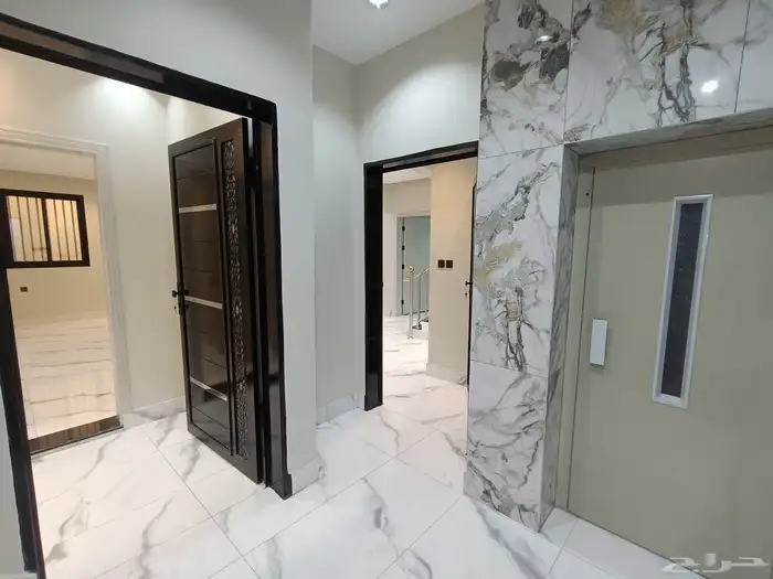 للبيع ارواف ارضيه وعلويه  سطح بحوش ومدخل سياره 5