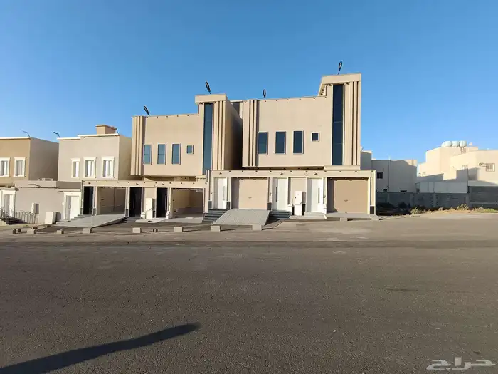 للبيع ارواف ارضيه وعلويه  سطح بحوش ومدخل سياره 0