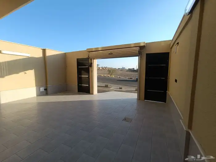 للبيع ارواف ارضيه وعلويه  سطح بحوش ومدخل سياره 32