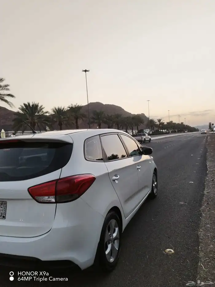 كيا كارينز موديل 2014 16