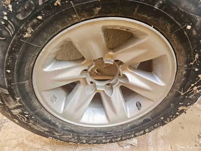 للبيع ثلاث جنوط سفاري 2002 اصلي 2