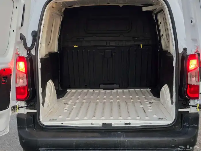 باص بضاعة ديزل 2023 بيجو بارتنر - قمة النظافة 5