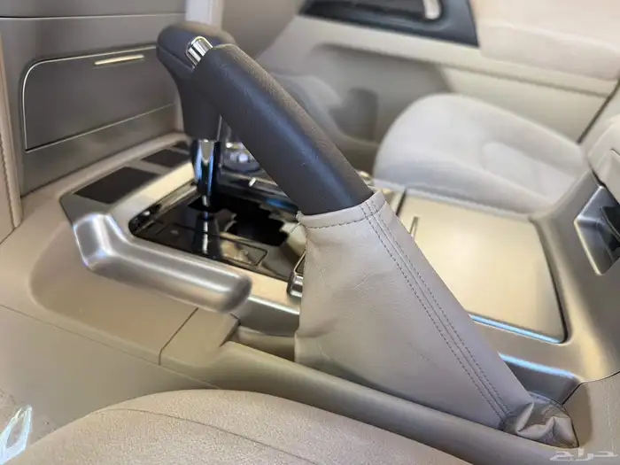 جيب لاندكروزر GXR موديل 2018 سعودى شبه الجديد - ممشى قليل 10