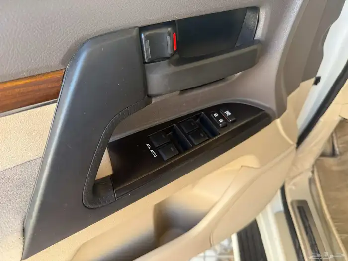 جيب لاندكروزر GXR موديل 2018 سعودى شبه الجديد - ممشى قليل 17