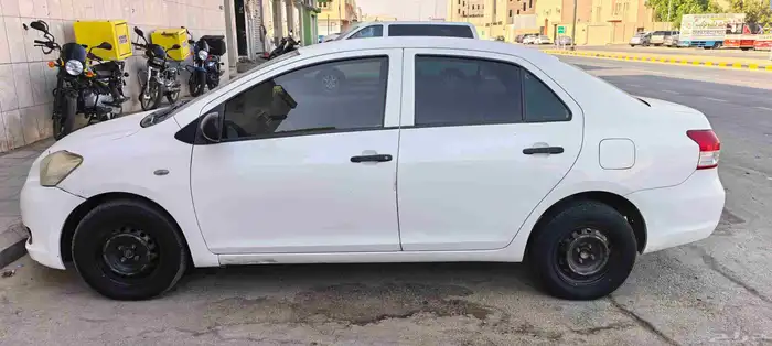 للبيع تويوتا يارس 2012 ابيض قير اوتوماتيك اللون ابيض 20