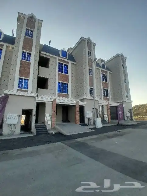 للبيع شقه دور ثاني مصعدراكب جاهز تشطيب راقي حي المعارض520الف 1