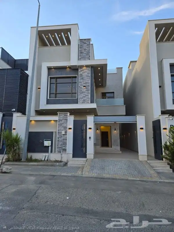 للبيع فيلا دبلكس دورين وملحق تشطيبVIPدرة الموسي قرب الممشى 0