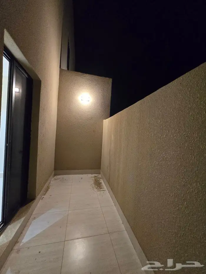 للبيع شقق ارضيه وعلويه بسطح خاص 6غرف من 450 ألف أبها العروبه 43