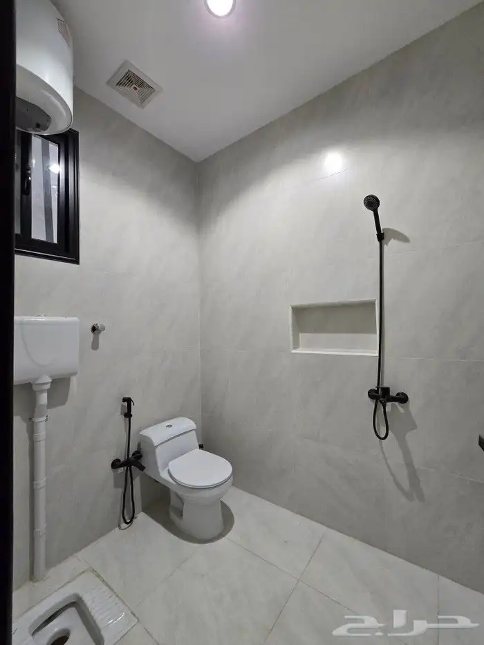 للبيع فيلا مودرن VIP دورين وملحق 10غرف طريق الثمانين بالخميس 12