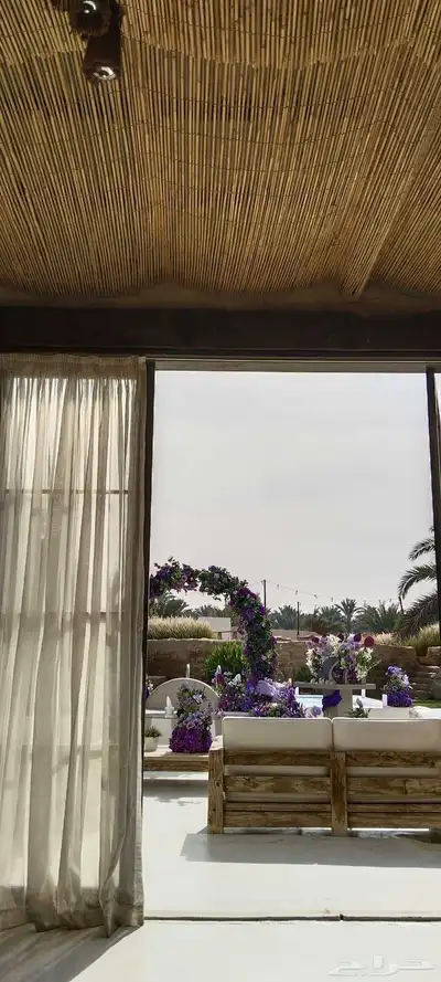 قهوجي ومضيف مقدمين خدمة VIP service for sheikhs index