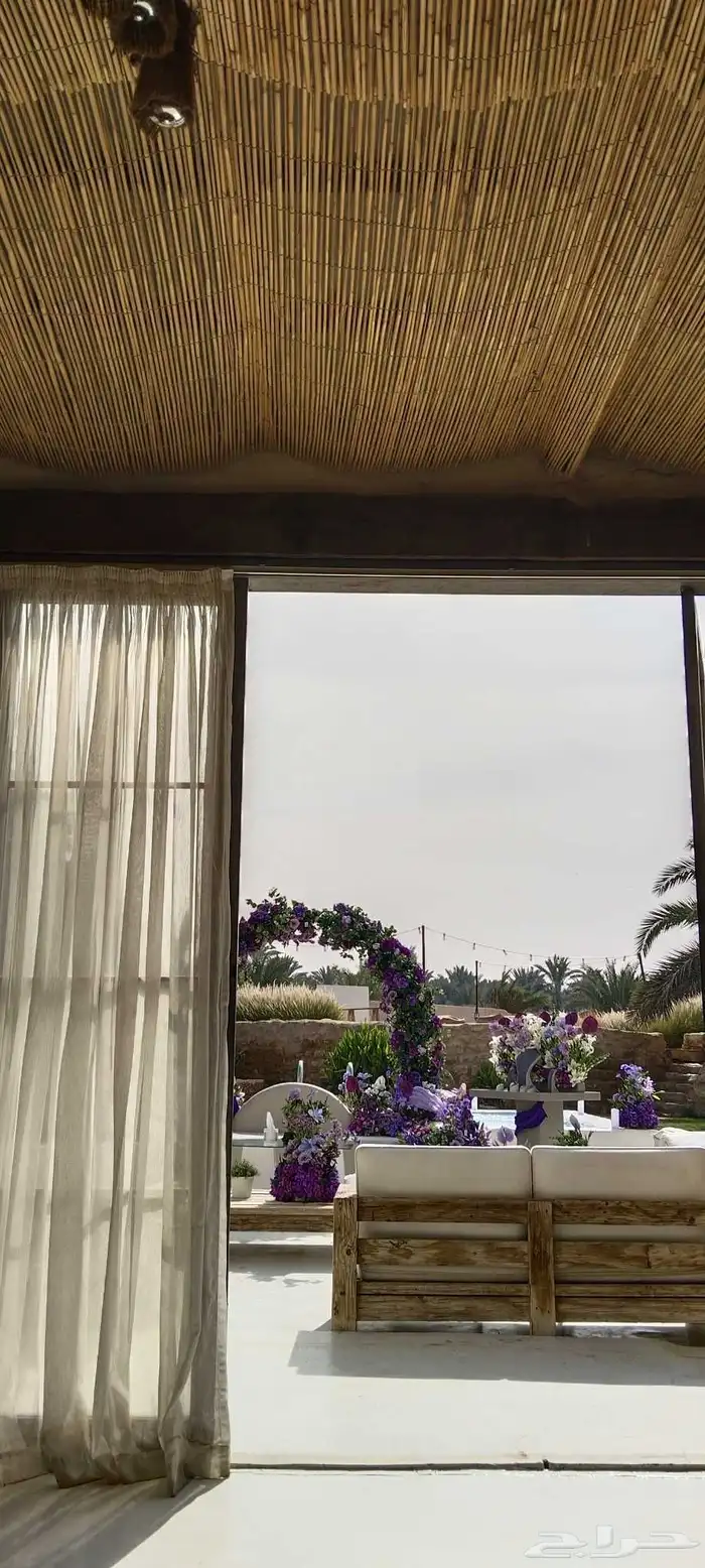 قهوجي ومضيف مقدمين خدمة VIP service for sheikhs 0