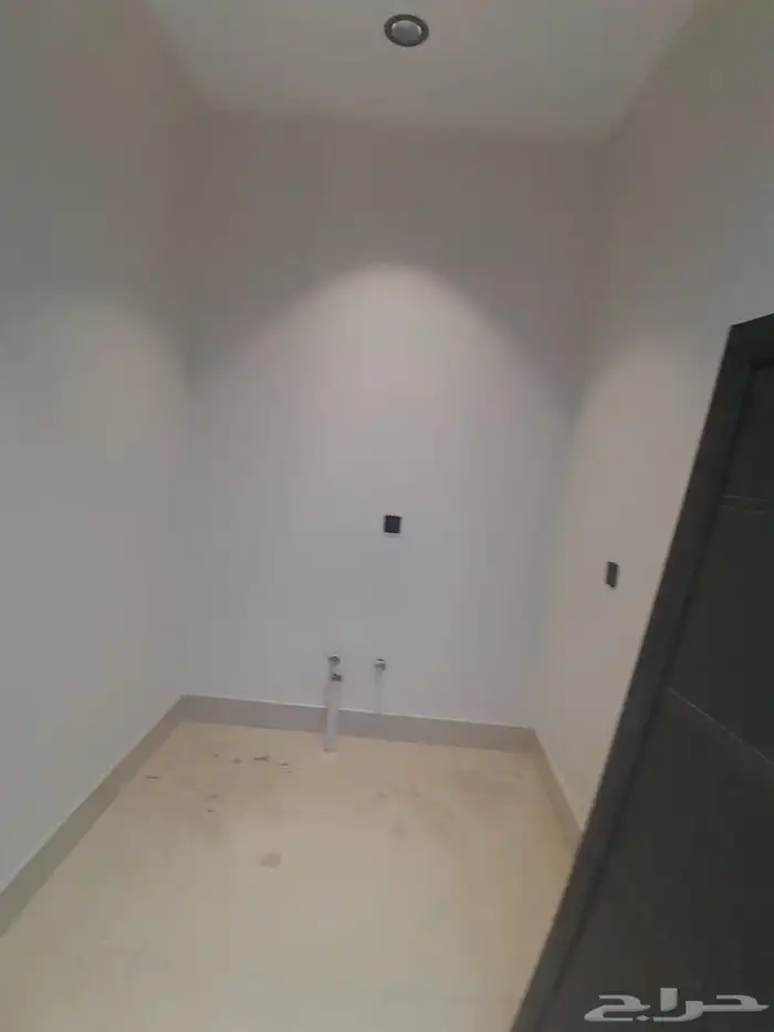 للبيع شقه دور ثاني مع ملحق وسطح مستقل بحي الحسام ب590الف 18