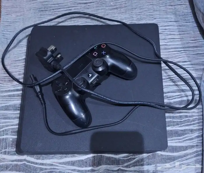 بلايستيشن 4 سليم نظيف للبيع بسعر ممتاز 1