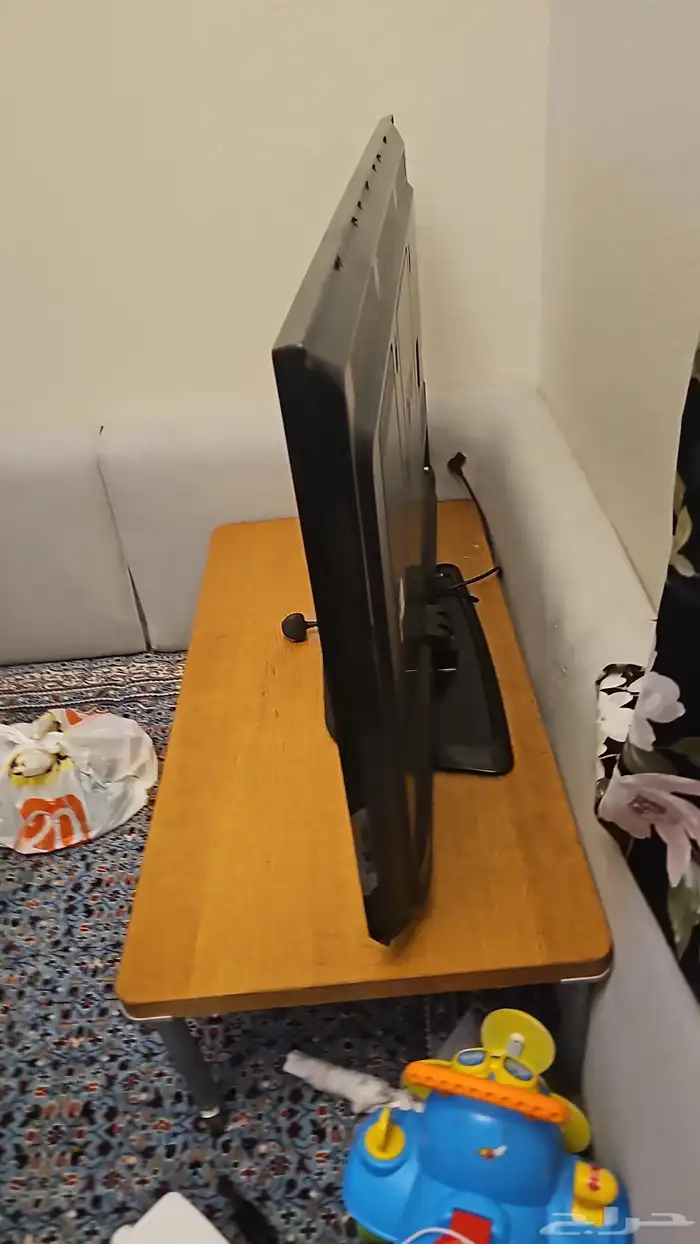 شاشة ال جي 50 بوصة عادي وليس اسمارت نظيفة جدآ على السوم 1