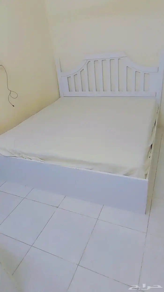 غرفه نوم و مكيف نظيف وسطوانه غازو ثلاجه شبه جديد وقلايه هواي 0