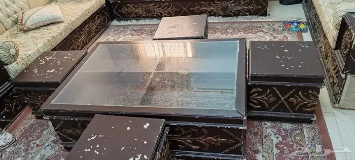 عفش بيت كامل للبيع موجود أنبوبة غاز عدد 2 وموجود طاولة 15