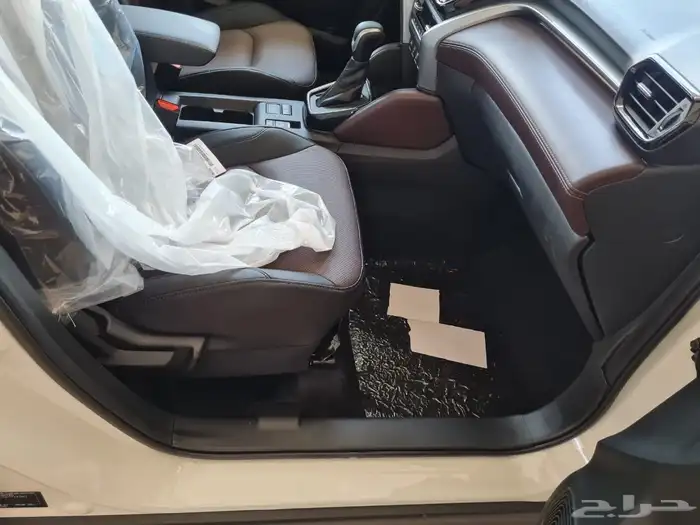 تويوتا اوربان كروزر GLX 2026 8