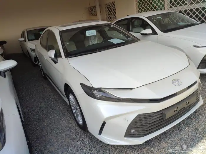 تويوتا كامري E و LE 4