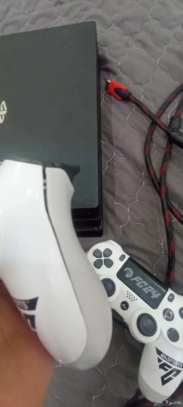 للبيع سوني 4 برو 1TB مع ألعاب على الحساب 4