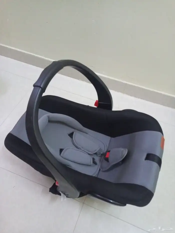 كرسي سيارة نظيف للأطفال ب 80 ريال 1