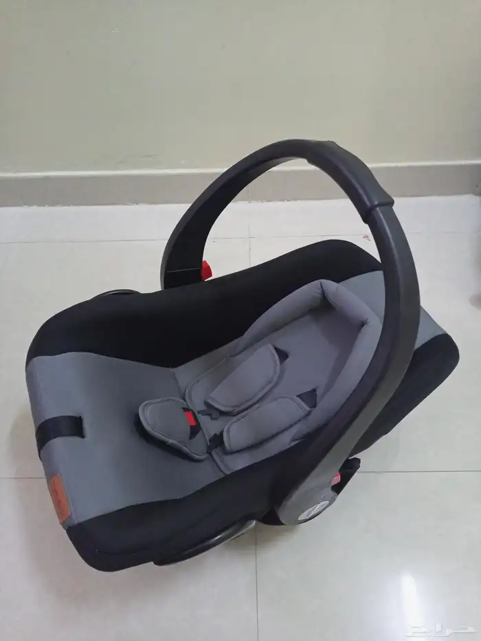 كرسي سيارة نظيف للأطفال ب 80 ريال 0