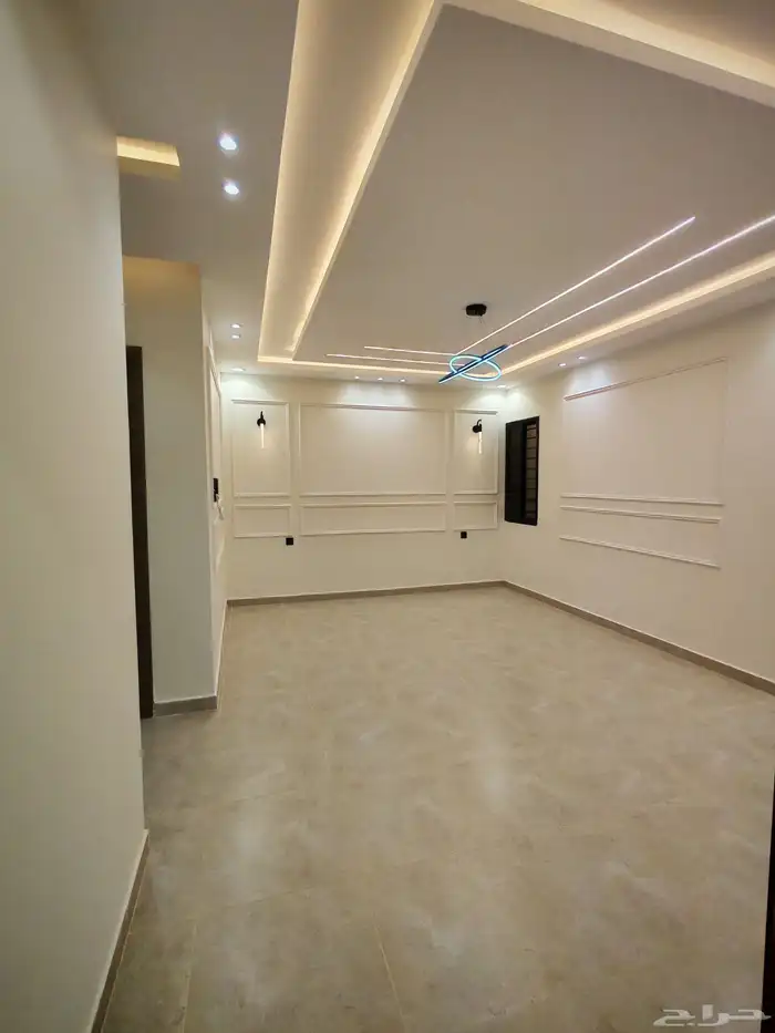 للبيع بحي الضيافه شقه علويه ب 520 الف vip سطح خاص مصعد شغال 22