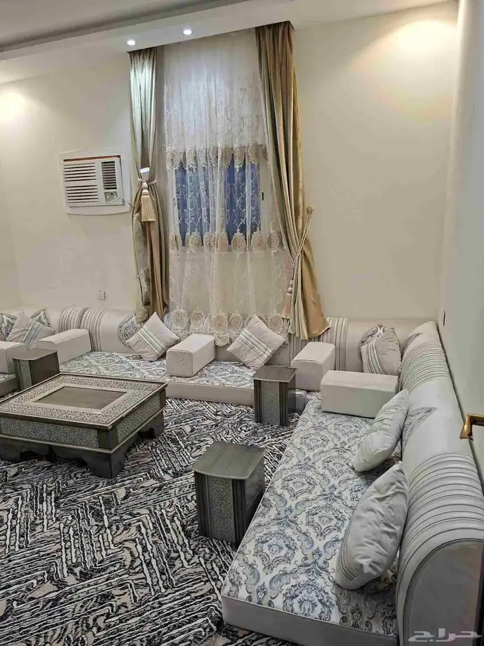 كنب ارضي مع الطاولات 2