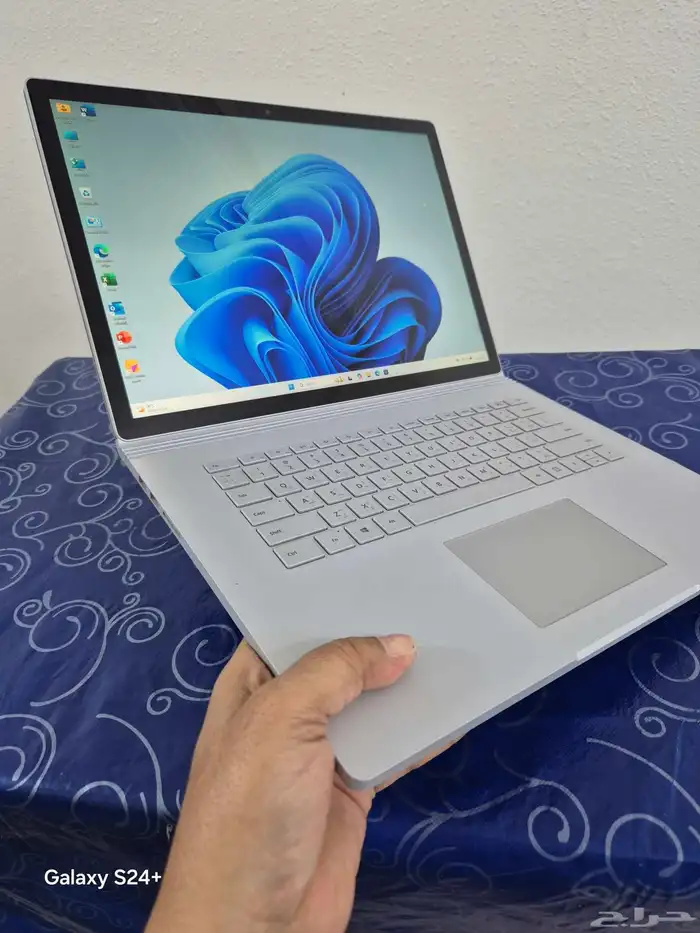 Microsoft Surface Book 2 (15 ) Core i7  8th Gen 0