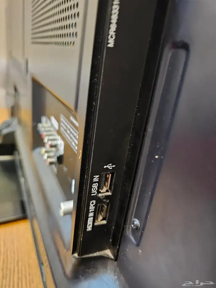 شاشة ال جي 50 بوصة عادي وليس اسمارت نظيفة جدآ على السوم 3