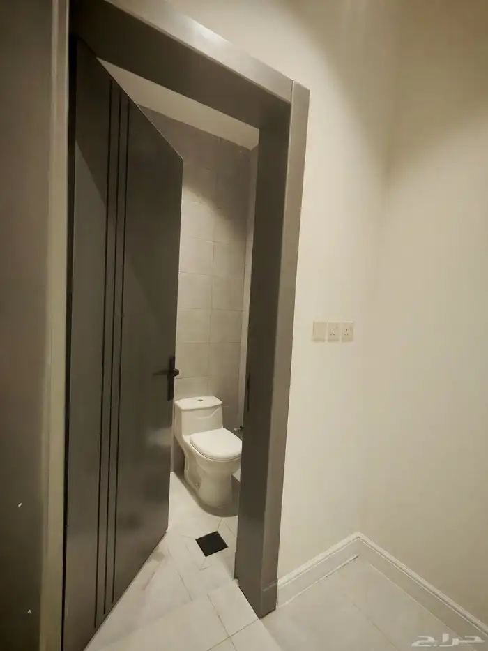 للبيع بأبها دور ارضي بحوش مدخل سياره بالقرب من المطار vip 15