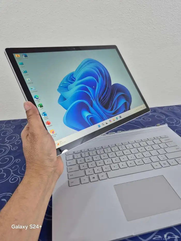 Microsoft Surface Book 2 (15 ) Core i7  8th Gen 2