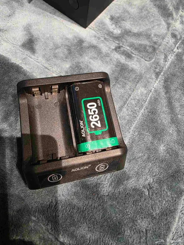 اكس بوكس سيريس اس واحد تيرا للبيع بحالة الوكالة مع يد 0