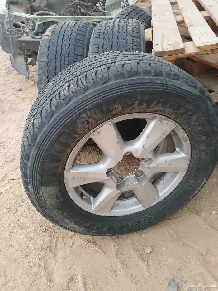 جنوط جيب خمس مسمار مع كفرات فوق نص عمر الكفرات 3