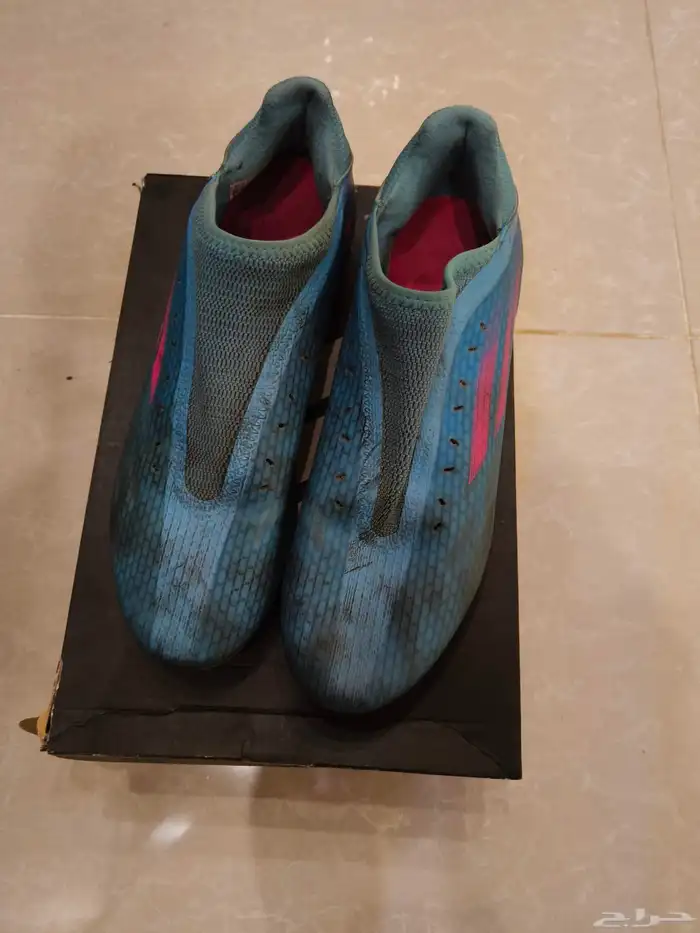 نعال اديداس اصليه ب270 لعبت بها 2 وضاقت علي مقاس 43 0