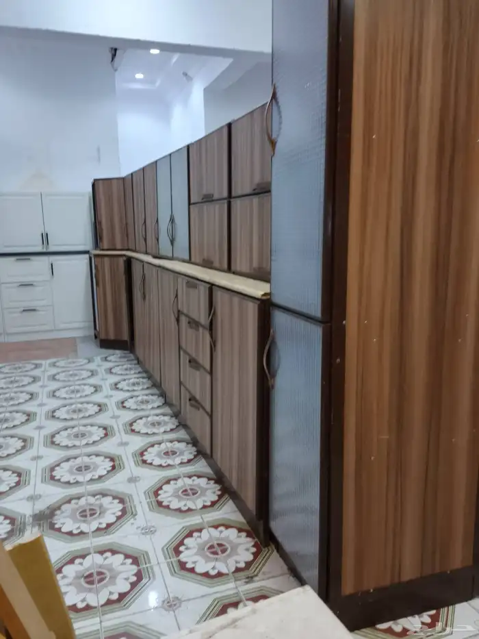 يتوفر لدينا جميع المطابخ مستخدم شبه جديد للبيع هذا رقم التوا 5