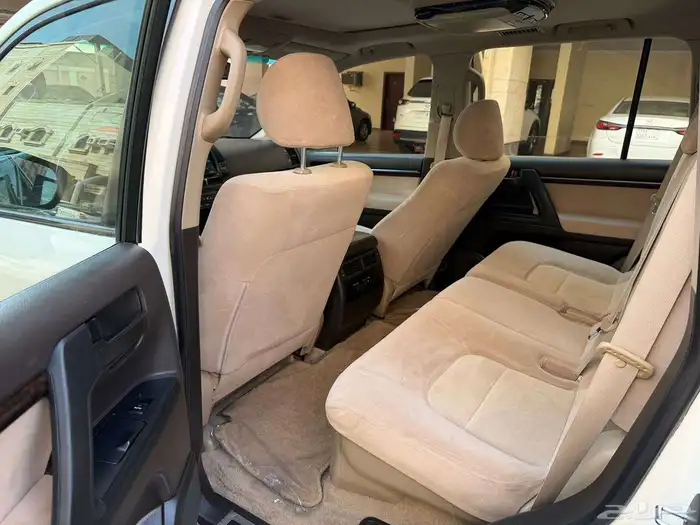 لاندكروزر 2010 GXR3 فل كامل وكاله سعودي 21
