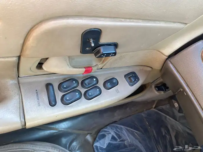 فورد كراون فكتوريا 2002 4